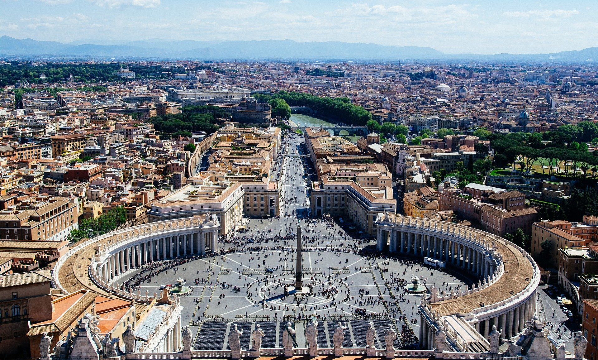 Der Petersplatz im Vatikan in Rom, Italien