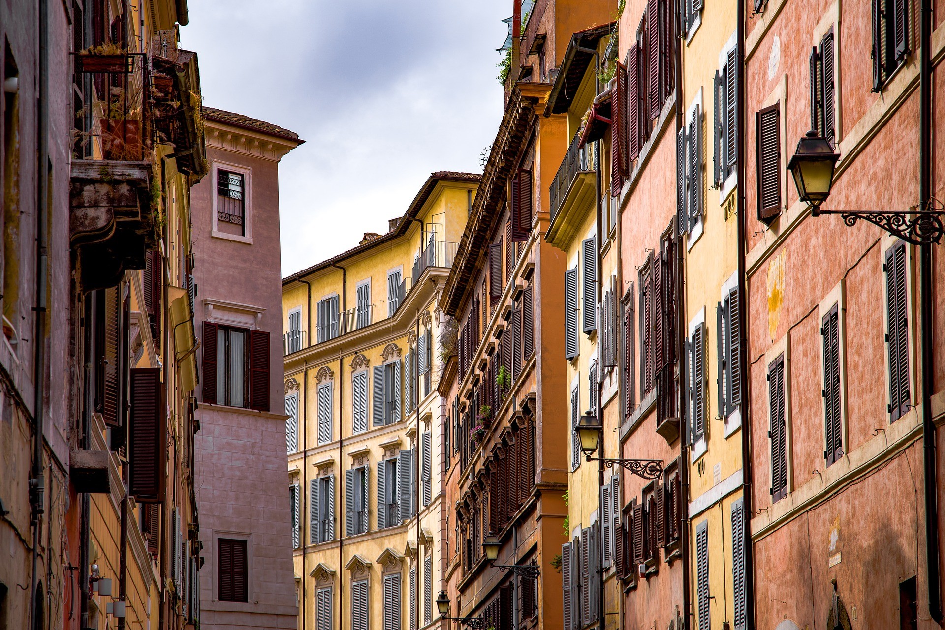 Häuserfassaden in Rom, Italien