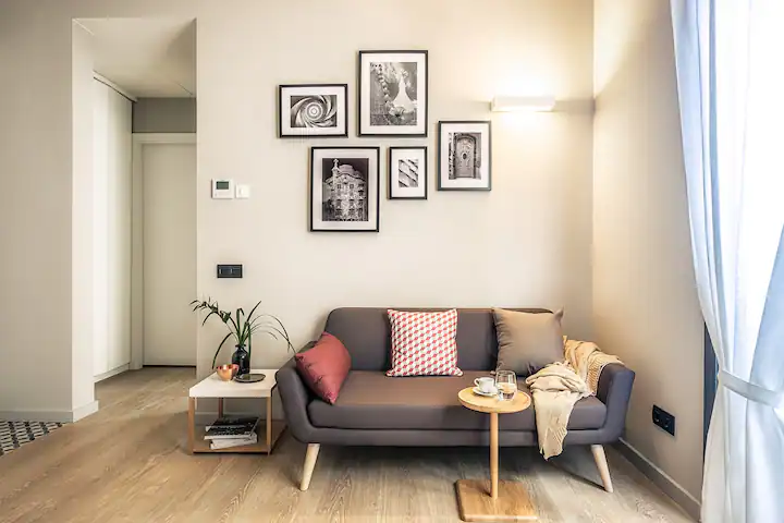 Modernes Apartment im Zentrum von Barcelona, Spanien.