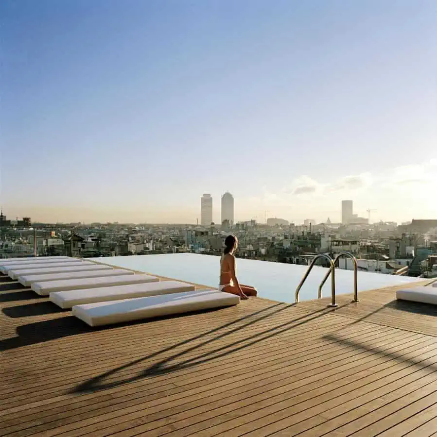 Pool vom Grand Hotel Central in Barcelona, Spanien. Small Luxury Hotels.