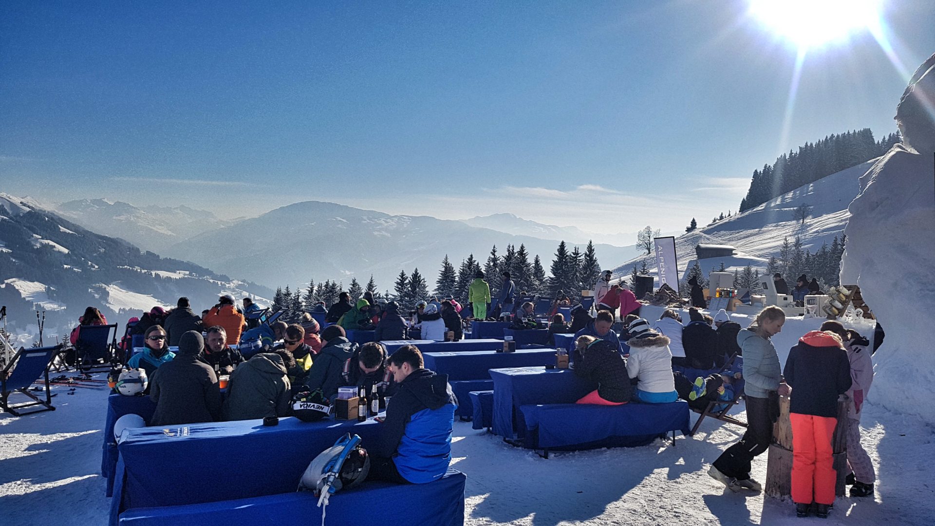 Außengelände vom AlpenIgloo der SkiWelt in Tirol, Österreich