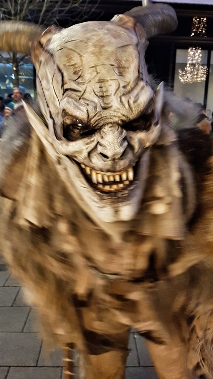 Ein Krampus beim Krampuslauf in Graz