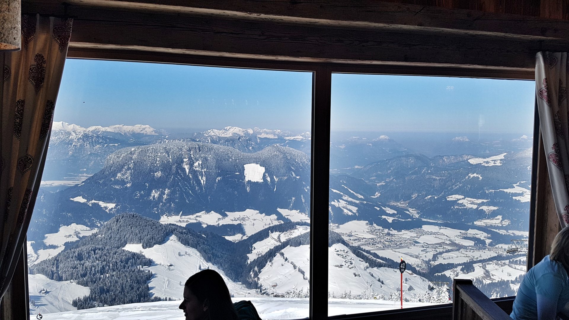 Panorama Blick aus dem Gipfelrestaurant Hohe Salve in SkiWelt in Tirol, Österreich