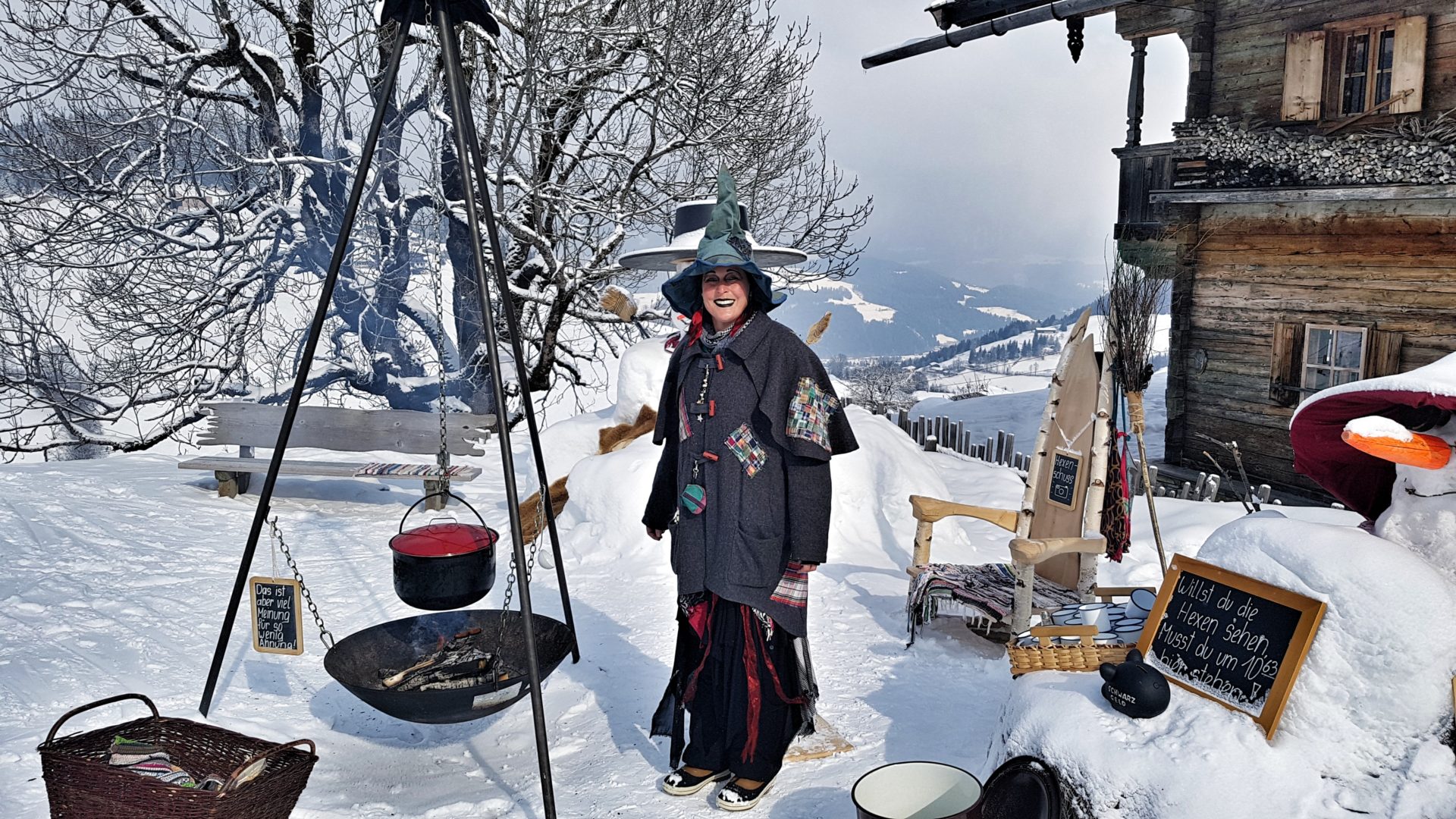 Tee mit den Hexen der SkiWelt in Tirol, Österreich