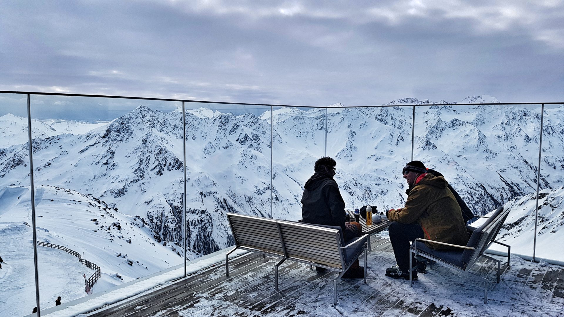 Terrasse des Restaurants Ice-Q in Sölden, Otztal.