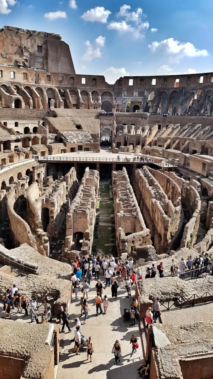 Das Innere des Kolosseums in Rom, Italien