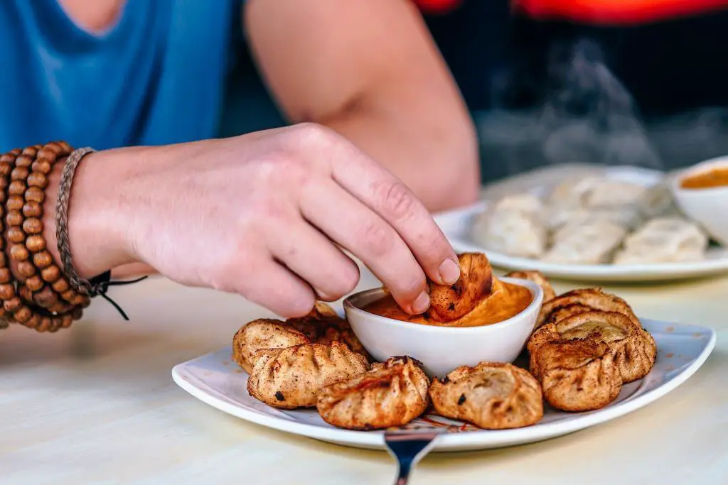 Asiatische Tapas Teigtaschen in Barcelona, Spanien.