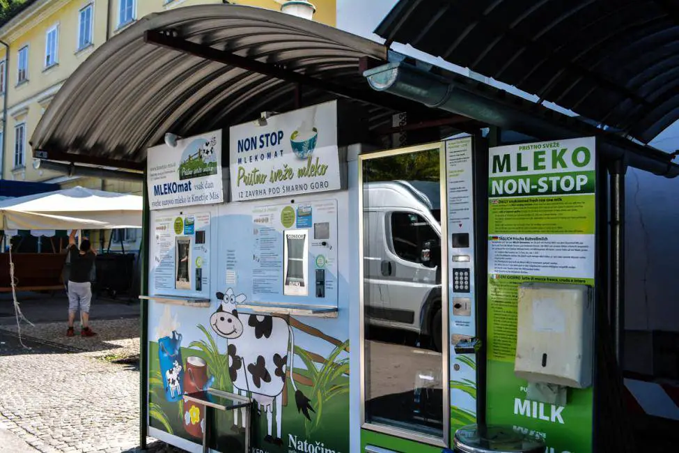 Die slowenische Milchmaschine "Mleklomat".
