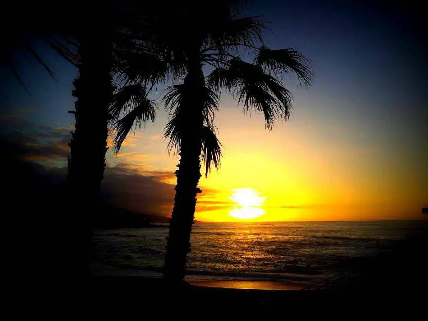 Sonnenuntergang an der Playa de Jardin, Kanarische Inseln, Spanien.