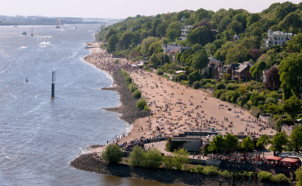 Strand Övelgönne in Hamburg - photo credit Andreas Vallbracht