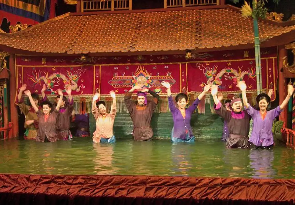 Darsteller vom Wasserpuppentheater in Hanoi, Vietnam.