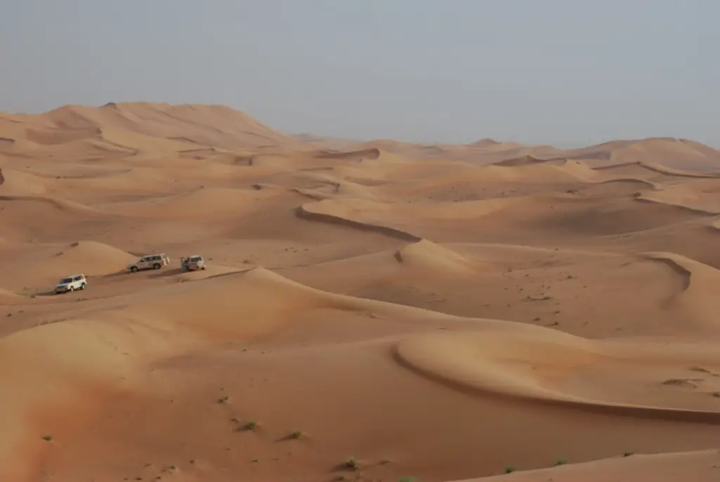 Jeeps beim Dünenbashing in Dubai.