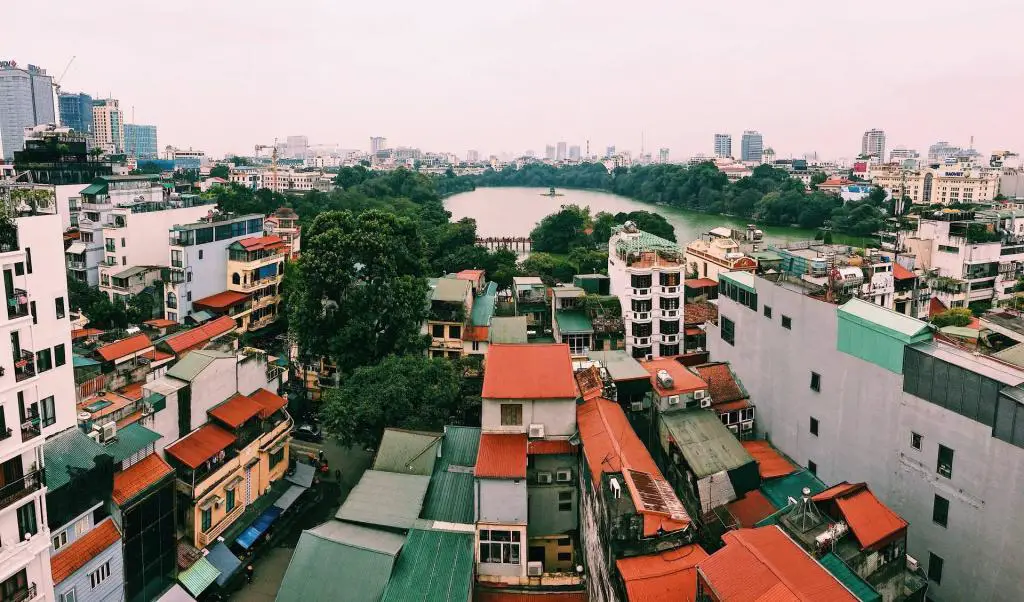 See an der Altstadt von Hanoi in Vietnam.