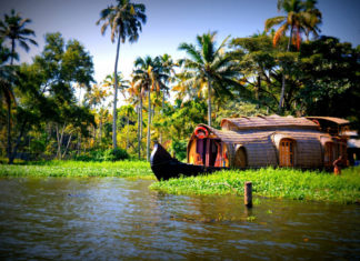 Hausboot in Alleppey, Kerala, Indien.