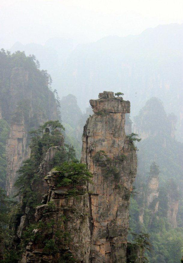 Die Halleluja-Berge im ZhangJiaJie-Nationalpark in China.