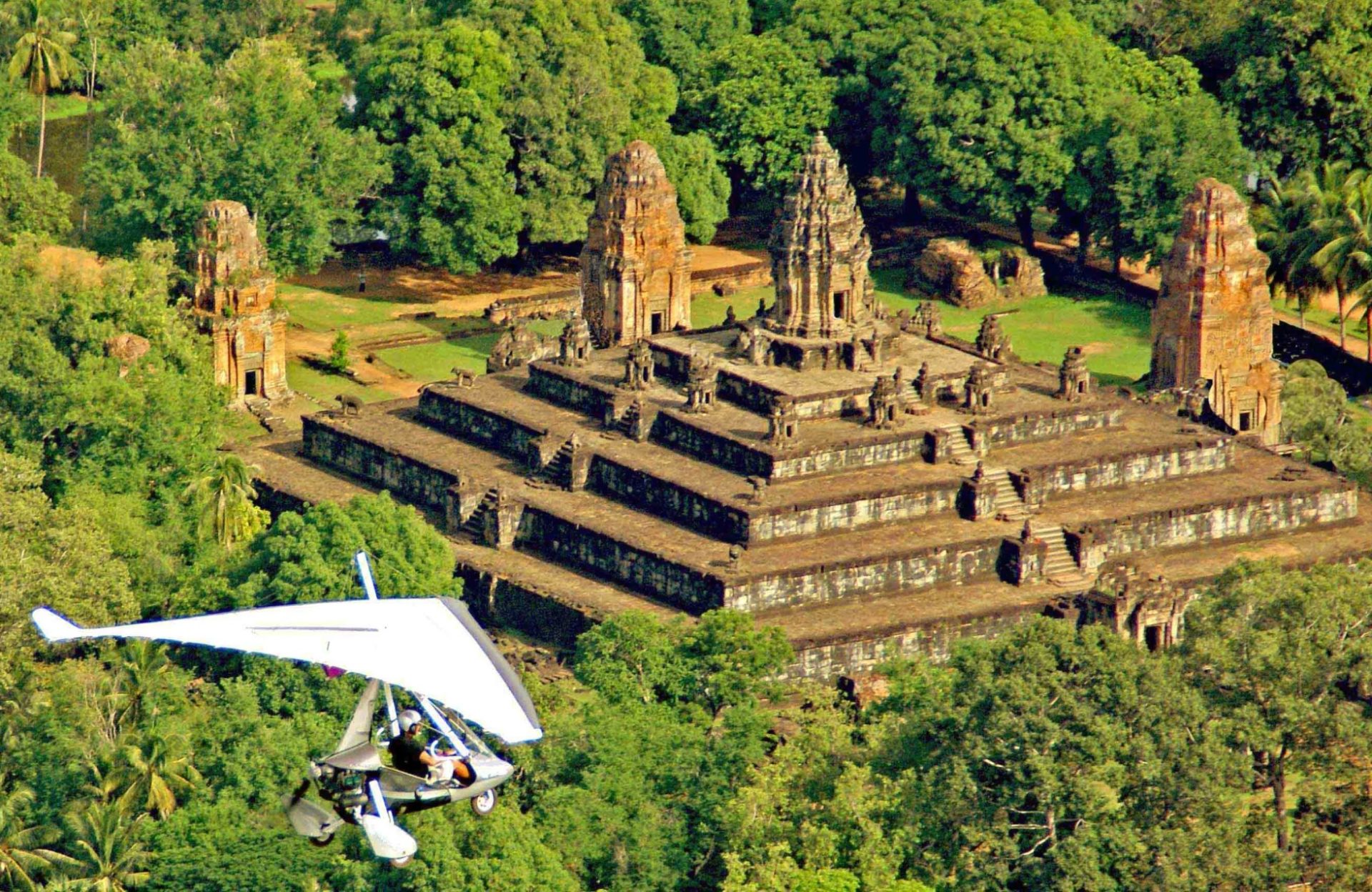 Microlighting in Angkor Wat, Kambodscha.