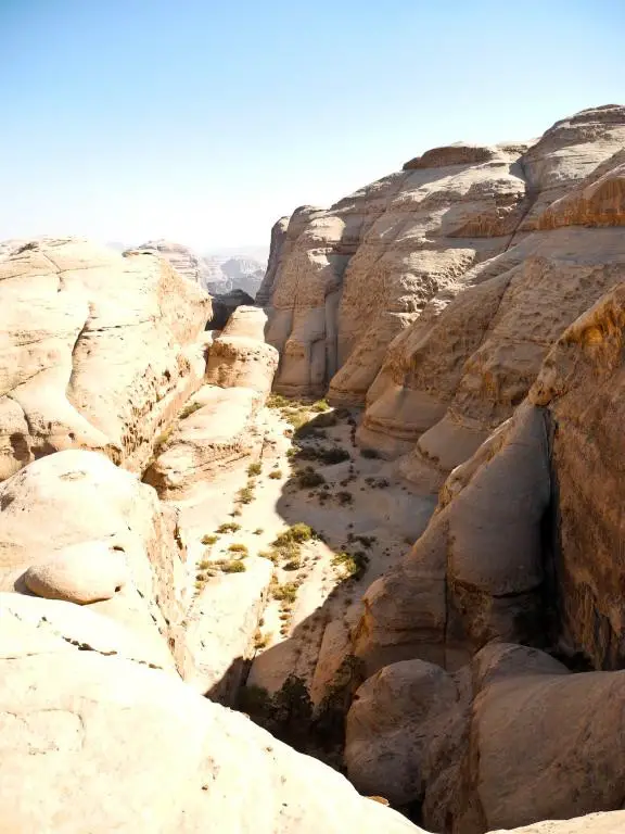 Tal hoch oben im Berg in Wadi Rum, Jordanien.