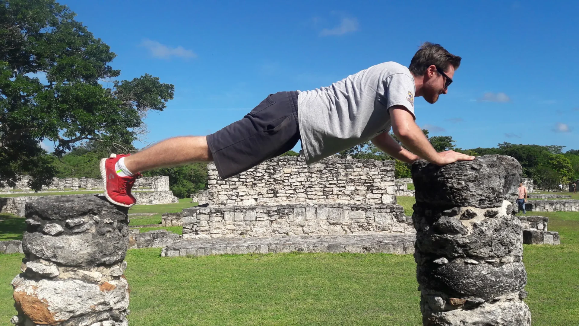 Trainiere bei den Maya-Ruinen in Mexiko.