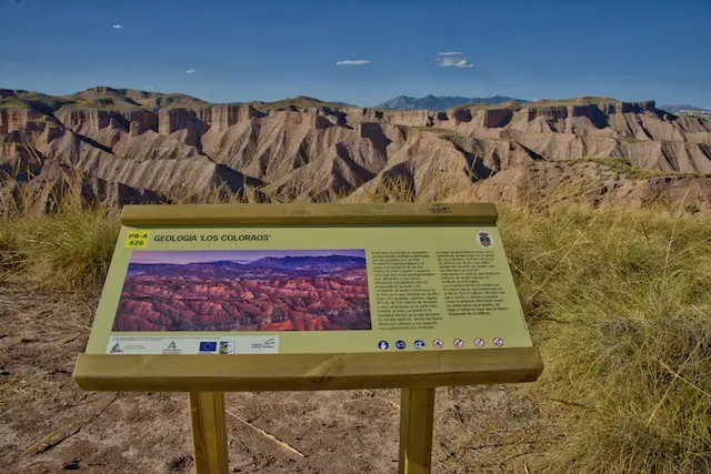 Beschilderung beim Los Coloraos Caynon in Spanien