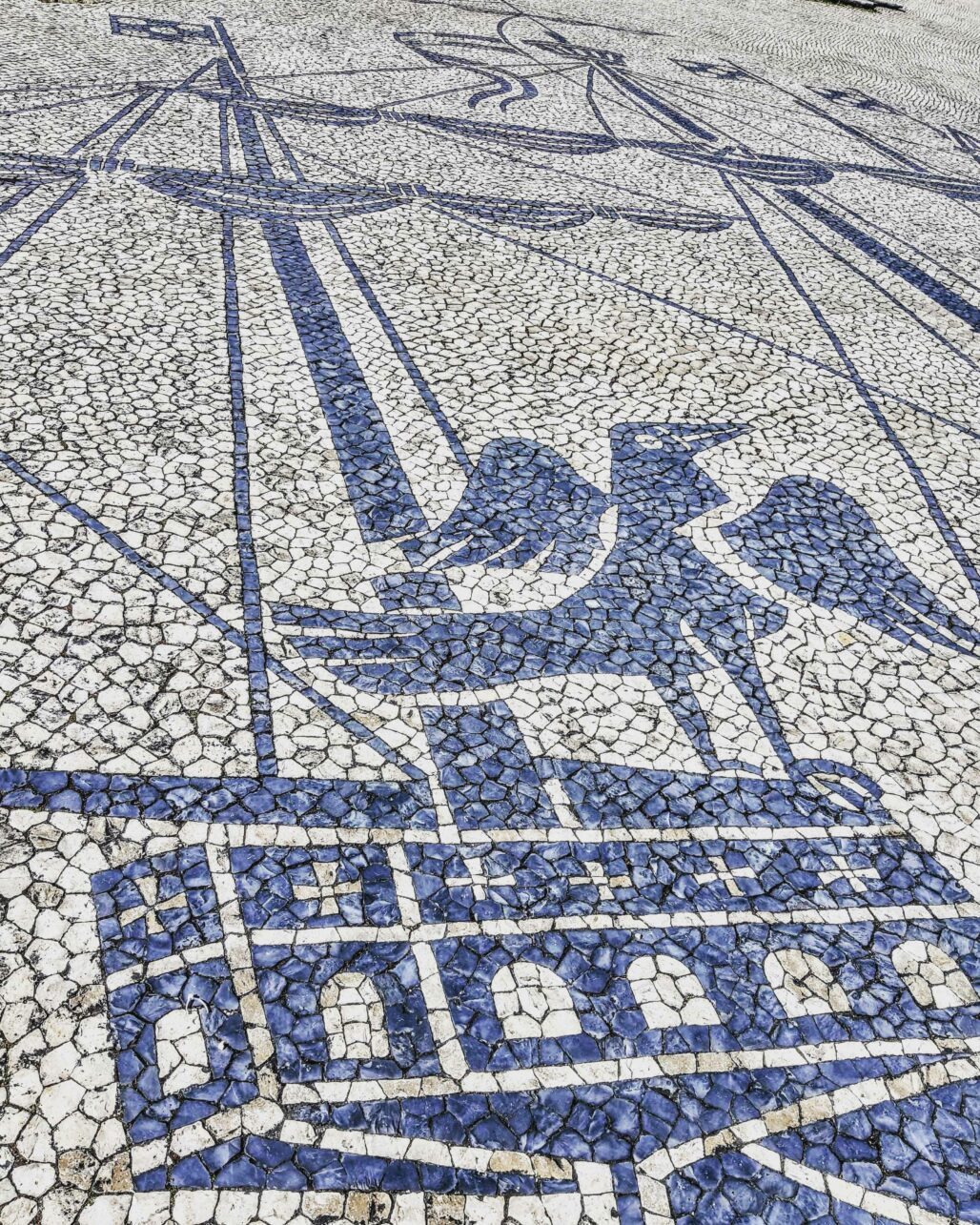 Kopfsteinpflaster in Lissabon, Portugal. Bild von Lisbon with Pats.