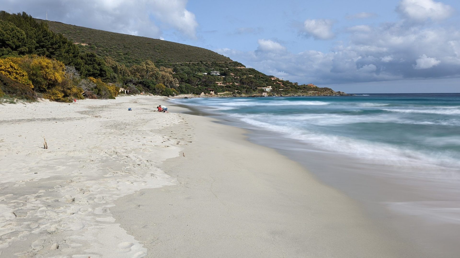 Der Strand von Genn'e Mari im Süden Sardiniens, Italien.