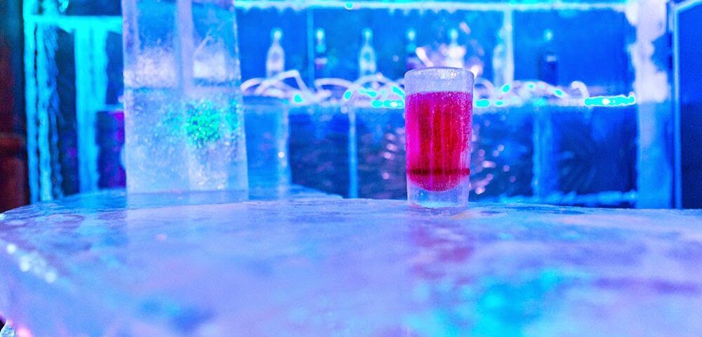 Eisbar IceBarcelona, Spanien.