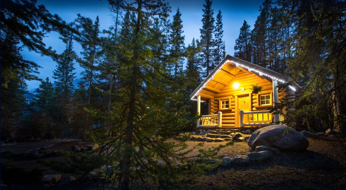 Storm Mountain Lodge Cabins in Kanada