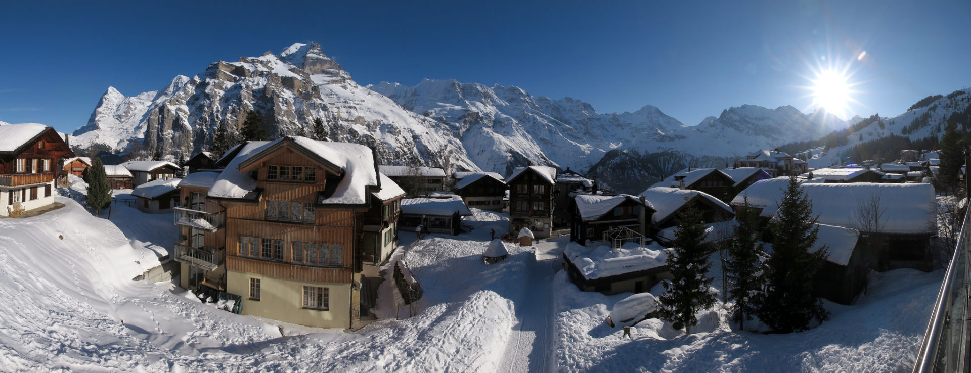 Panorama von Mürren mit Blick zu den Gipfeln des Lauterbrunnentals