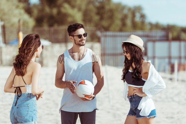 Die besten Sonnenbrillen für den Strand (einschließlich Wassersport und Beachvolleyball)