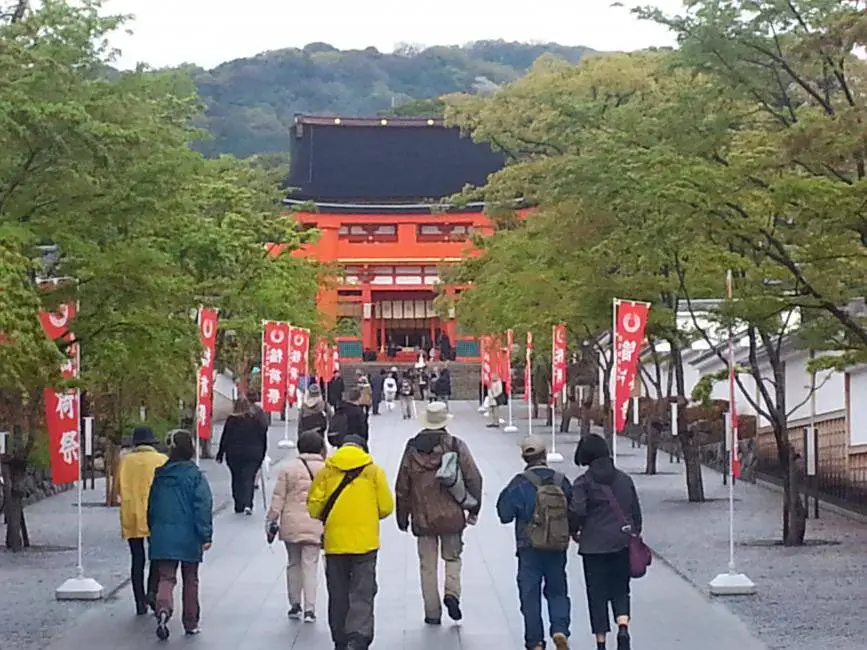Besucher vom Fushimi Inari Schrein in Kyoto, Japan.