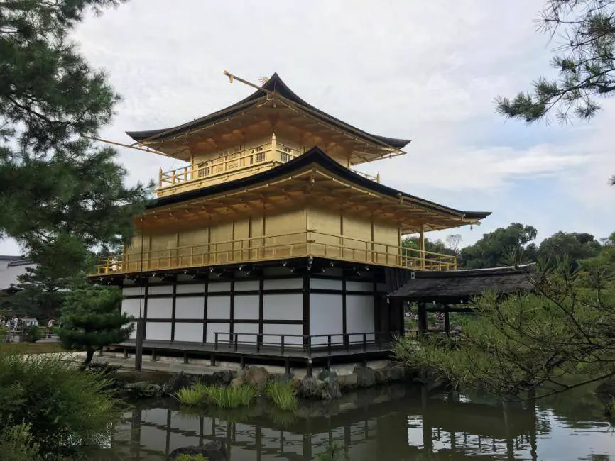 Der Goldene Pavillon Kinkakuji in Kyoto, Japan.