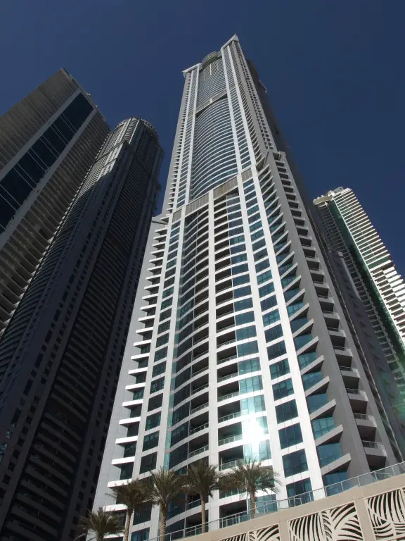 Das Marina Torch Hochhaus in Dubai.