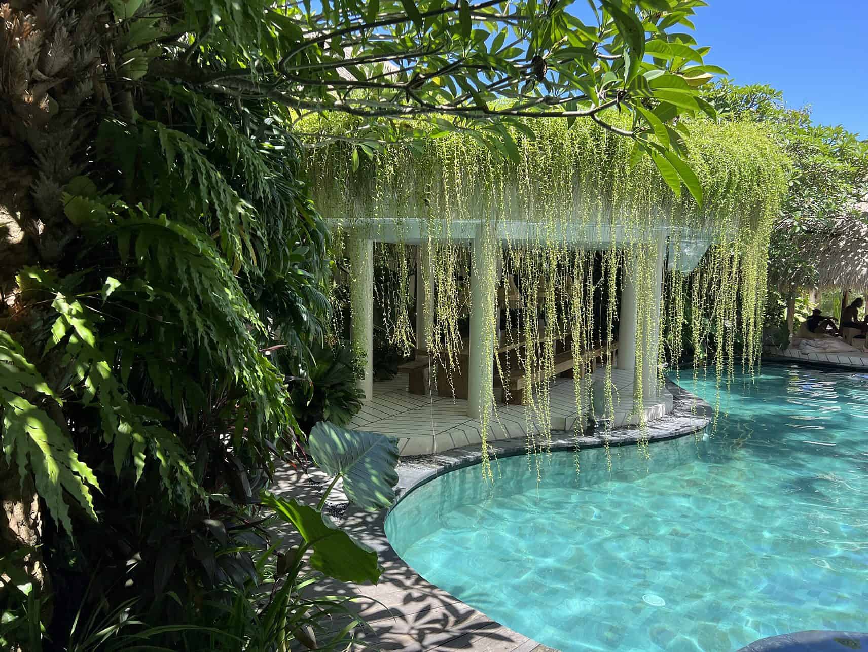 Pool im Kima Beach Hotel in Bali, Indonesien