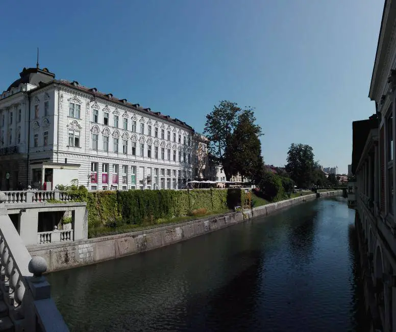 Fluss Ljubljanica im Stadtzentrum von Ljubljana, Slowenien.