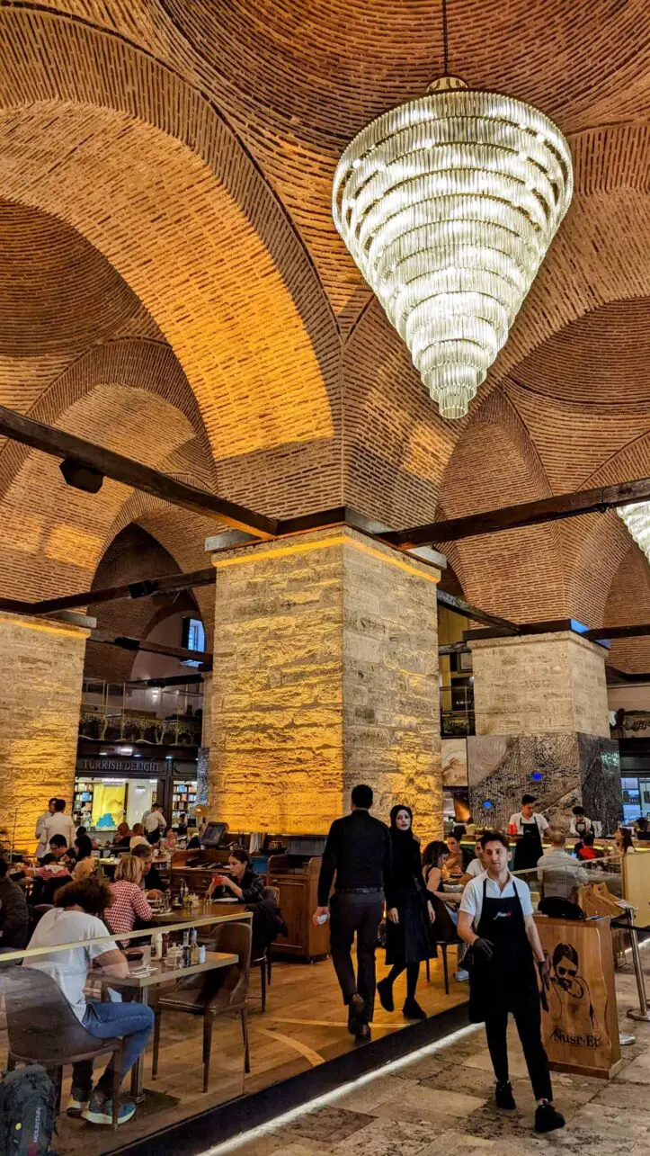 Nusr'et Steakhouse auf dem Großen Basar in Istanbul, Türkei.