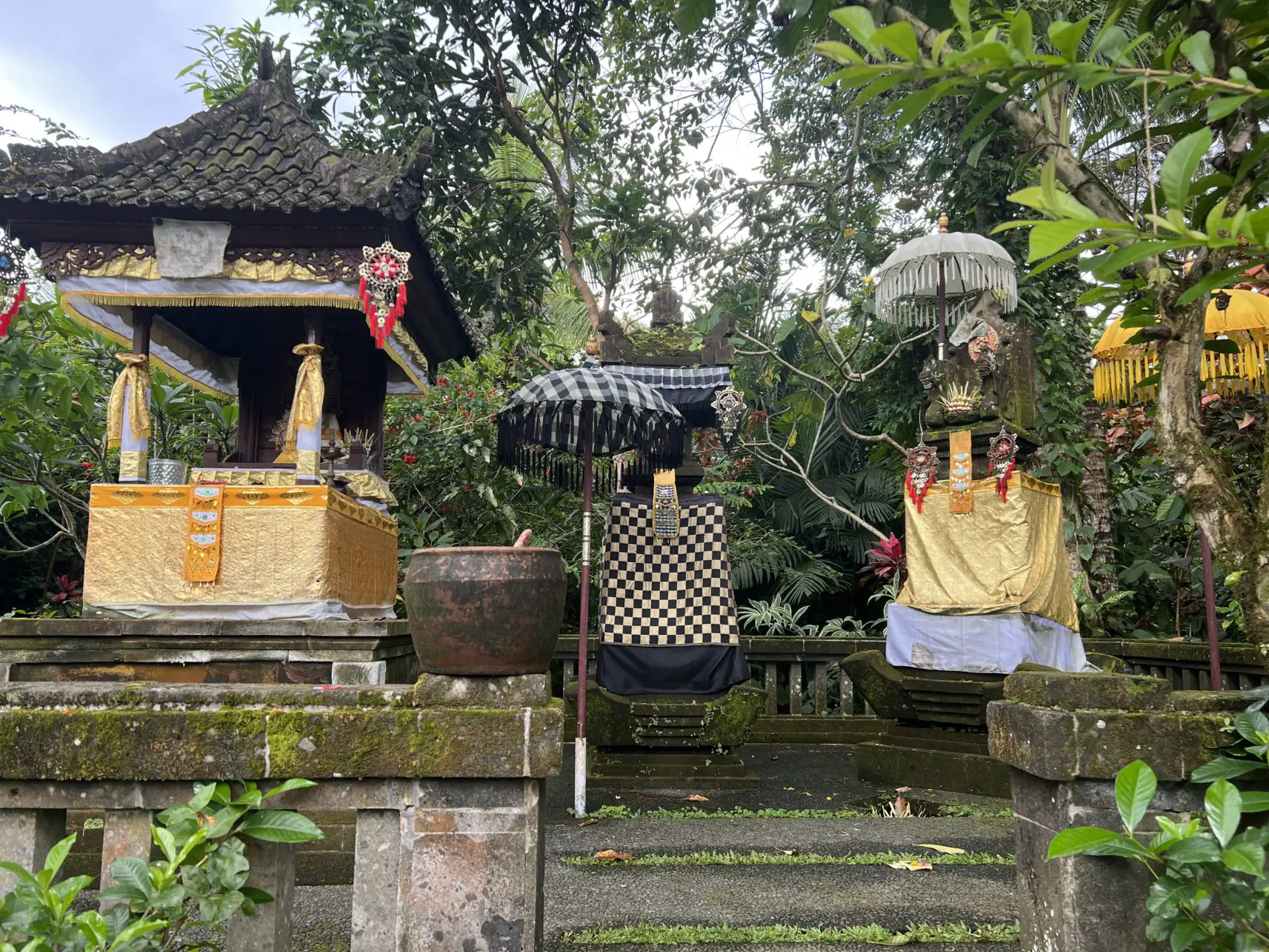 Purification-Ritual im Tempel des Oneworld in Bali, Indoensien.