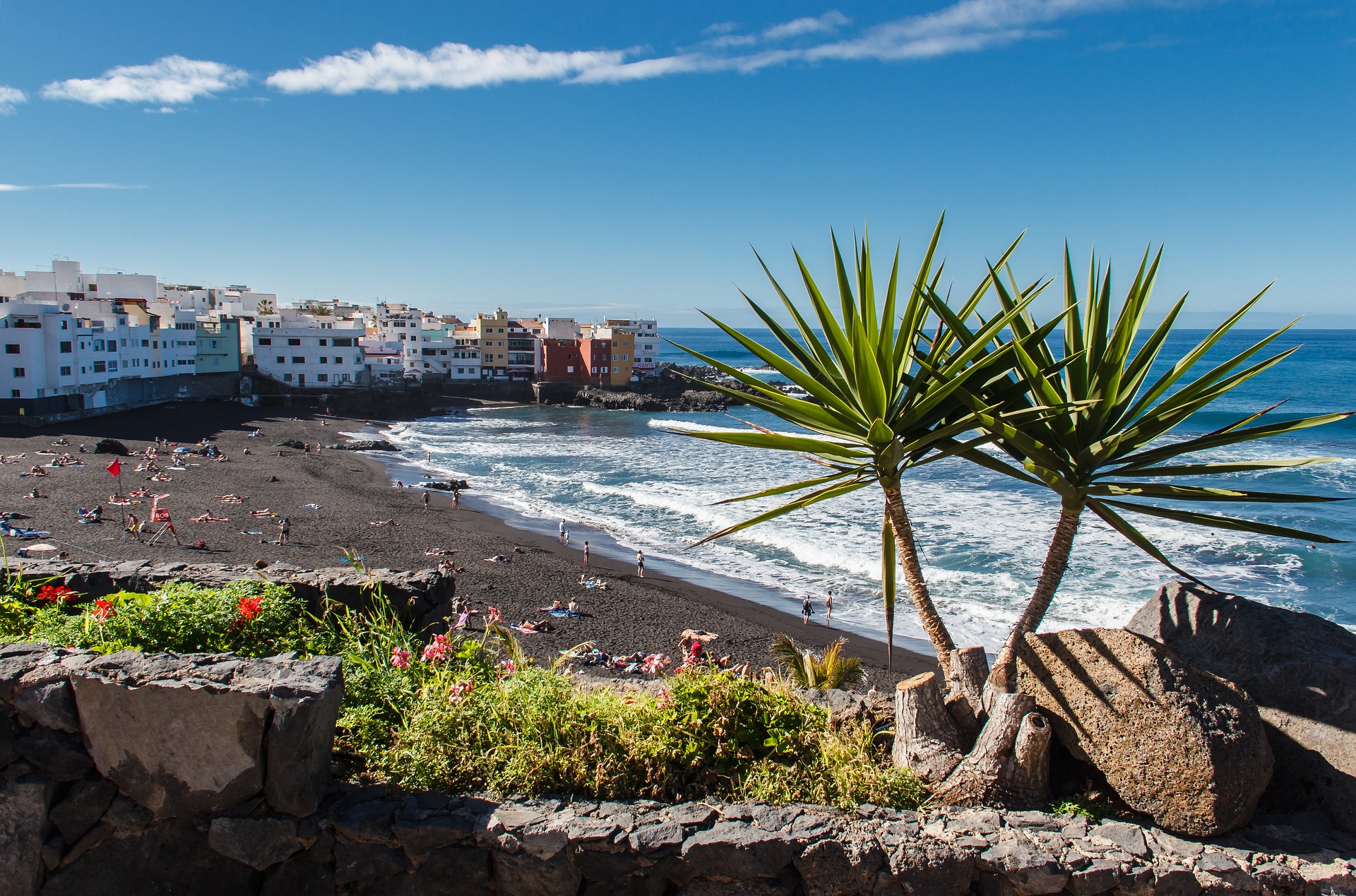 Blick auf die Playa de Jardin in Puerto de la Cruz auf Teneriffa, Spanien.