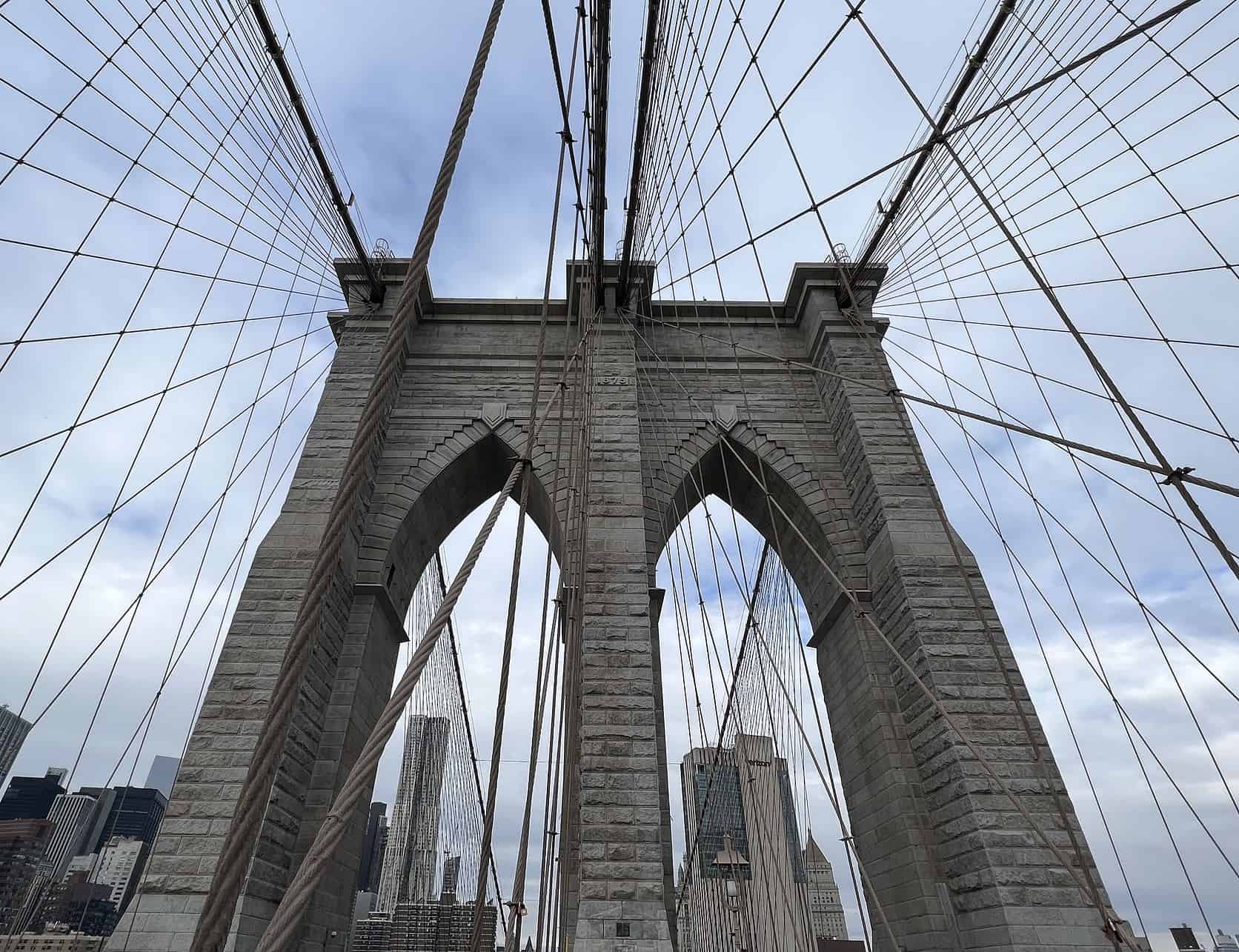 Brooklyn Bridge mit Stahlseil-Konstruktion - New York City, USA.