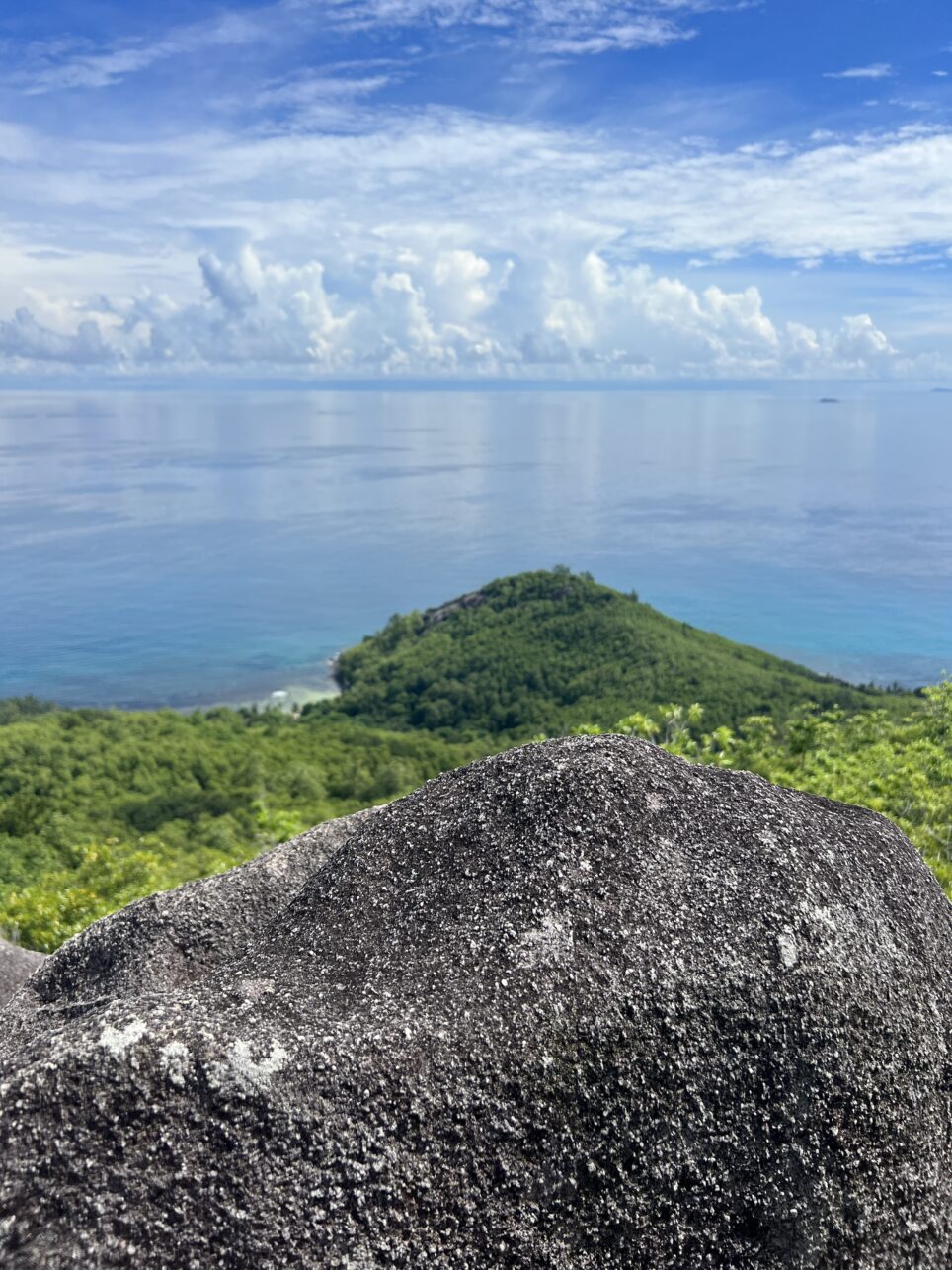 Der Gipfel von Sainte Anne, Seychellen.