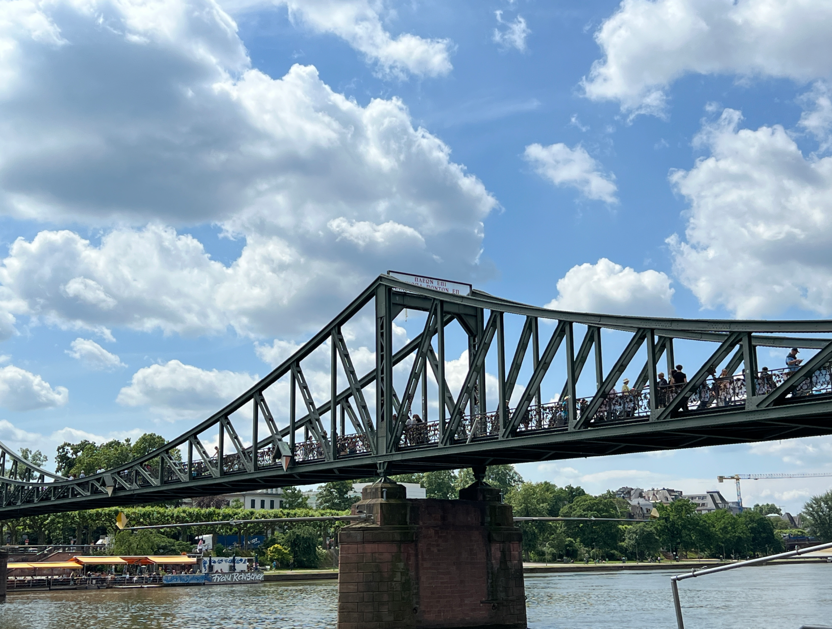 Brücke Eiserner Steg in Frankfurt, Deutschland.