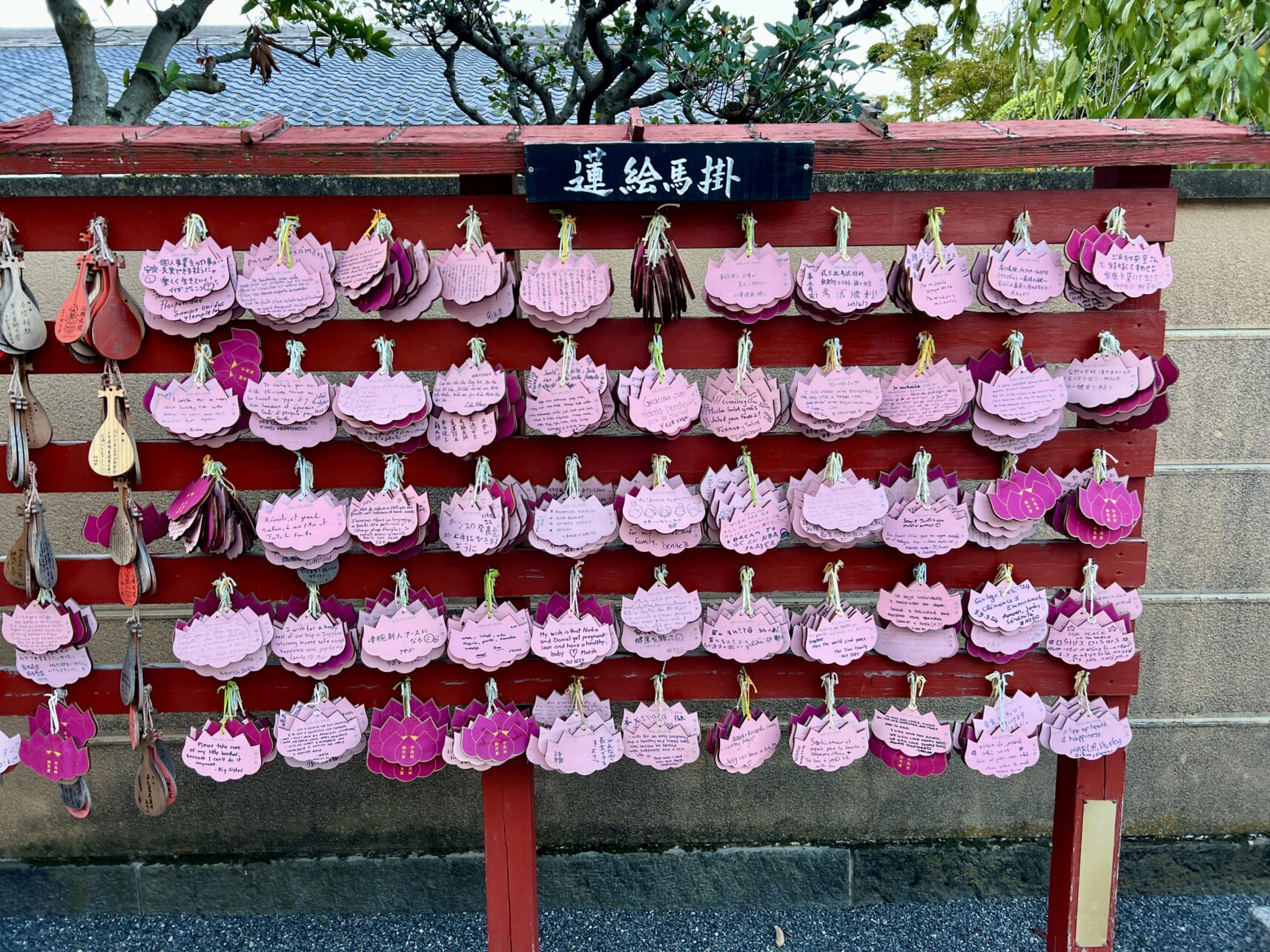 Wünsche am Tempel Benten do im Ueno Park in Tokyo, Japan.