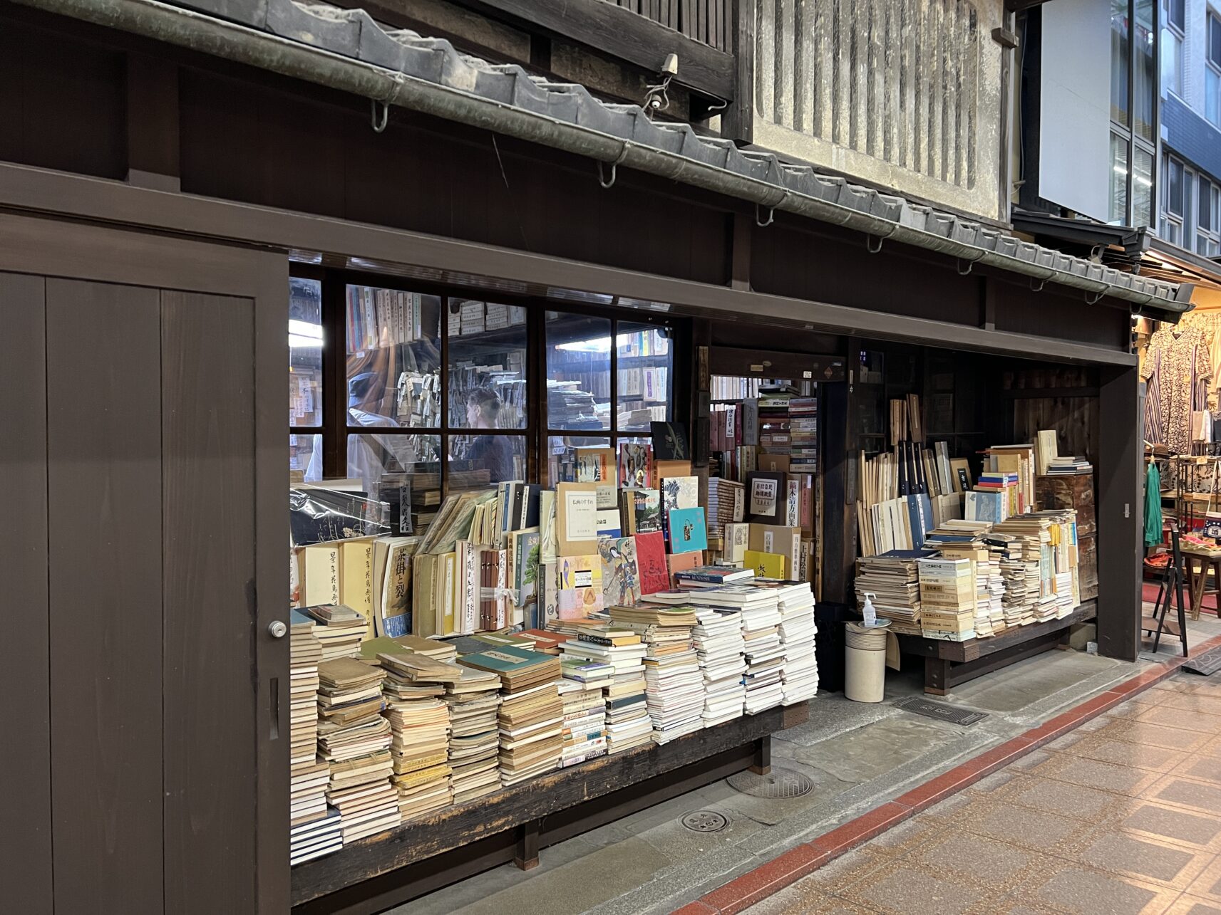 Alter Buchladen im Nikishi Market in Kyoto, Japan.