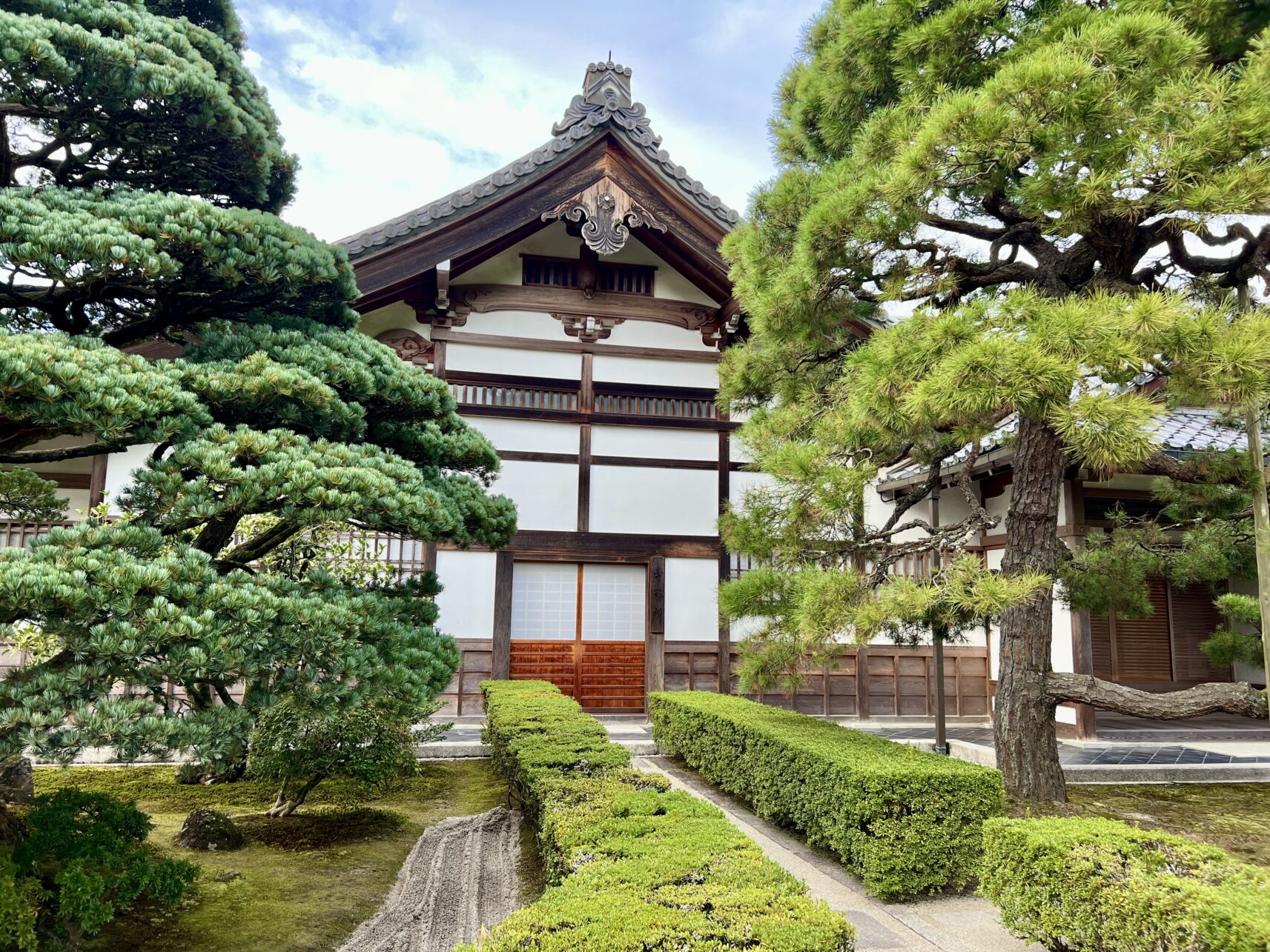 Eingangsbereich des Ginkaku-ji Tempels in Kyoto, Japan.