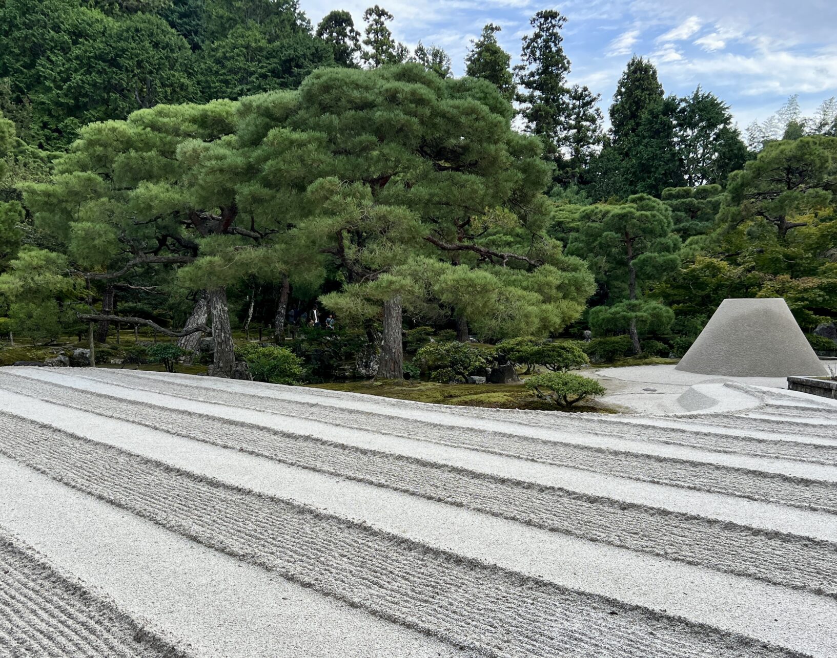 Sandgarten im Ginkaku-ji Tempel in Kyoto, Japan.