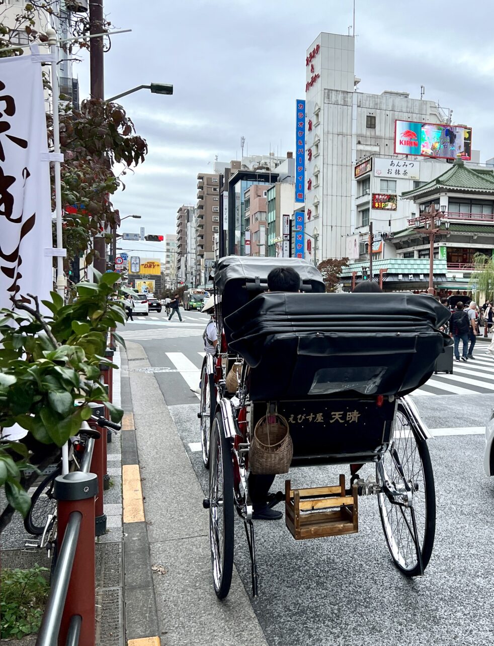 Riksha-Fahrer in Asakusa, Tokyo, Japan.