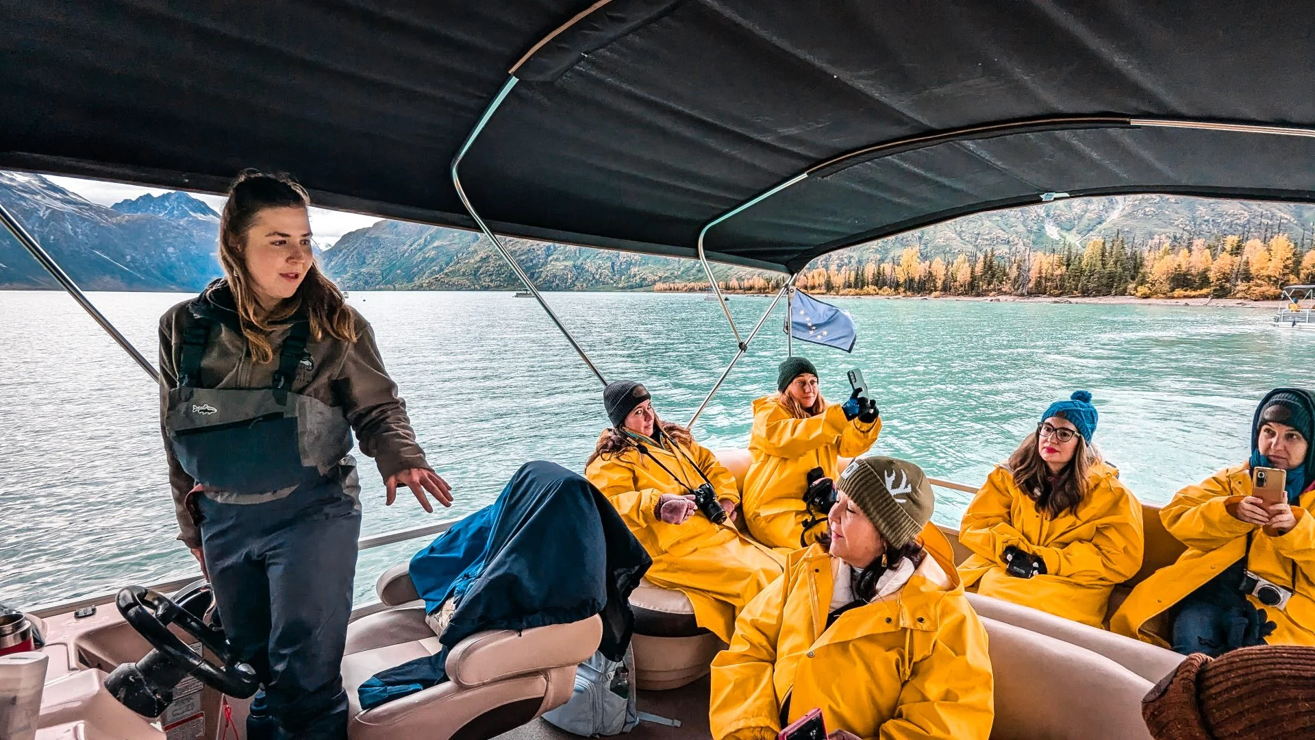 Tipps zur Bärenbeobachtung in der Redoubt Bay Lodge im Lake Clark National Park and Preserve in Alaska.