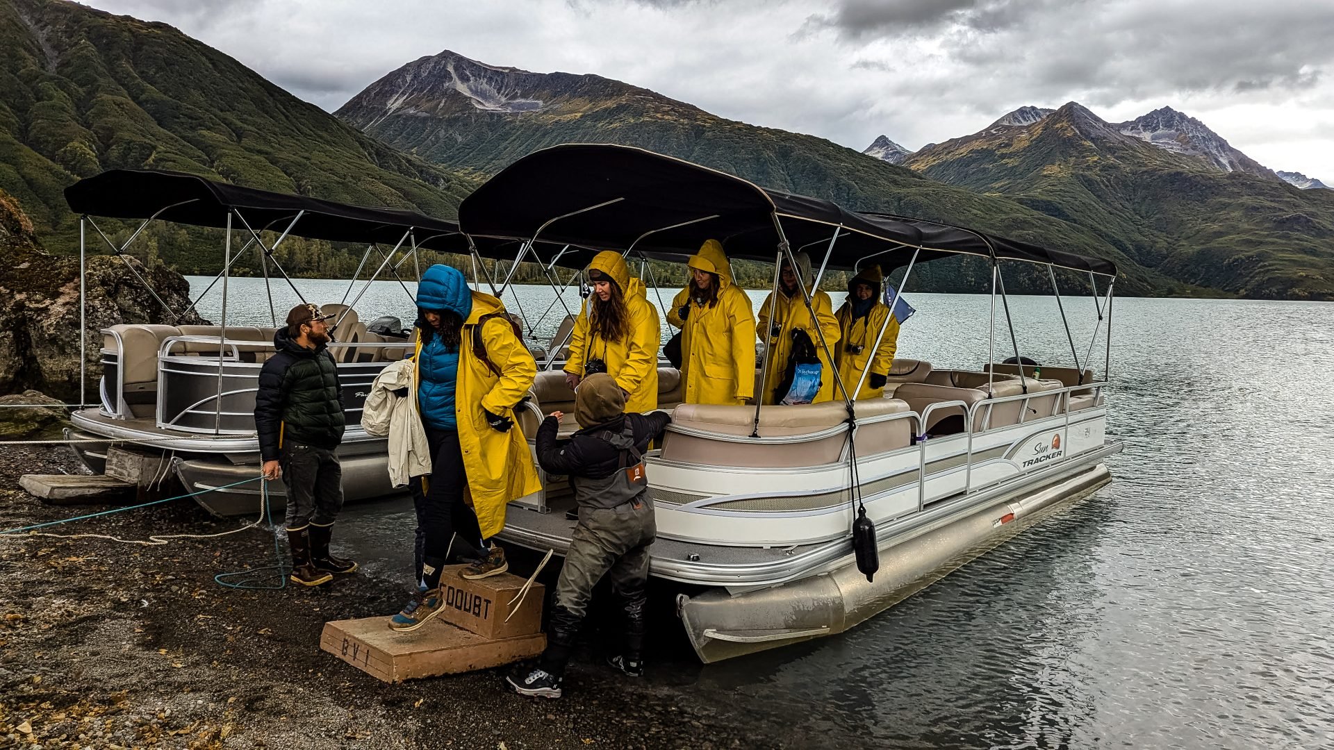 Pontonboot in der Redoubt Bay Lodge im Lake Clark National Park and Preserve in Alaska.