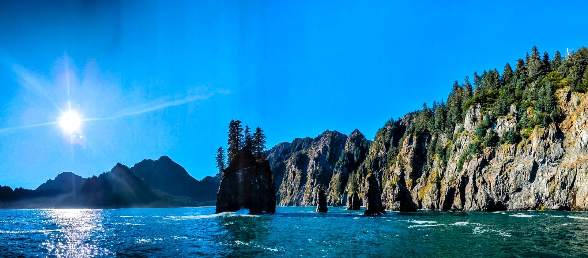 Spire Cove in Resurrection Bay im Kenai-Fjords-Nationalpark in Alaska, USA.