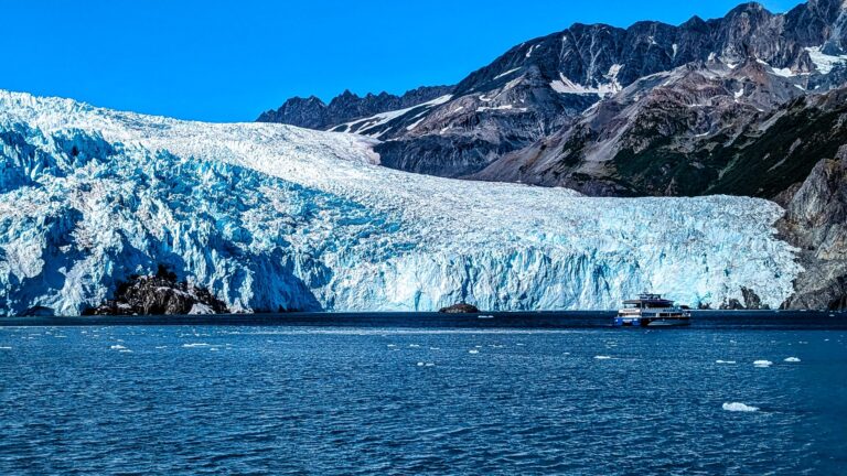 Die Magie einer Tageskreuzfahrt im Kenai-Fjords-Nationalpark, Alaska